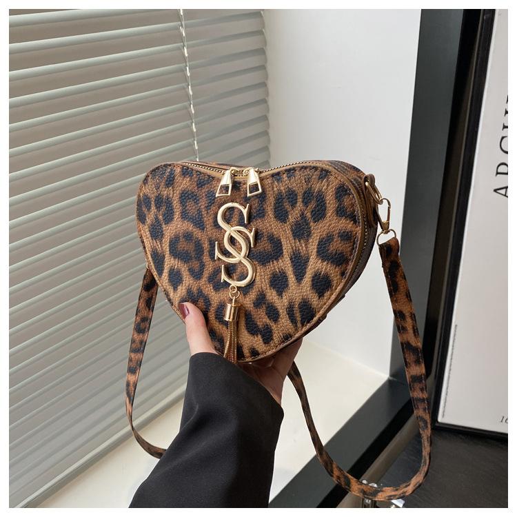 New Women's Bag 2025 Textured Love Bag Internet Celebrity Street Shooting Bag Wedding Dinner Bag Love Leopard Print Bag
