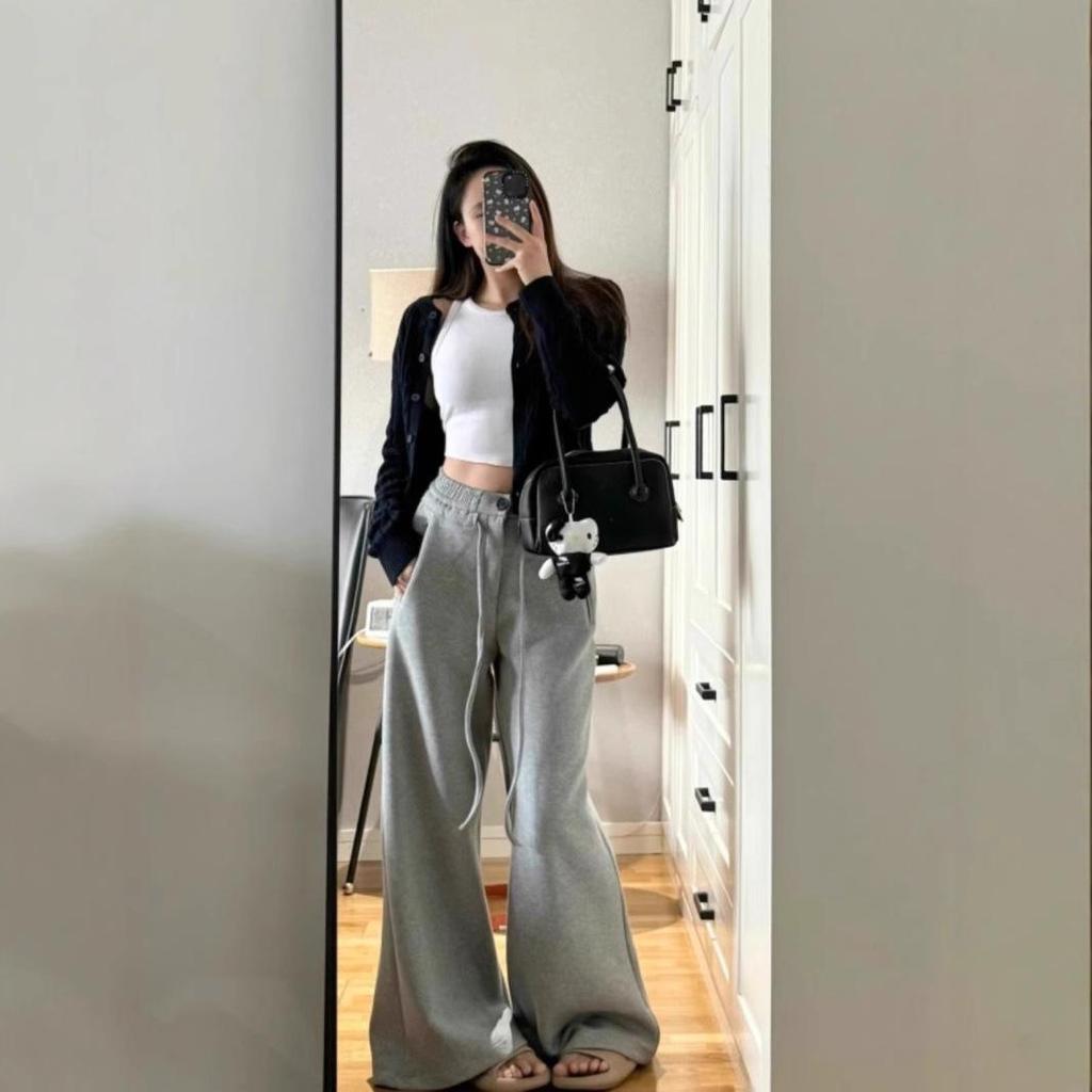 Trendy High-Waisted Gray Wide-Leg Sweatpants for Women – Loose, Slimming, Straight-Leg Design for Autumn and Winter.