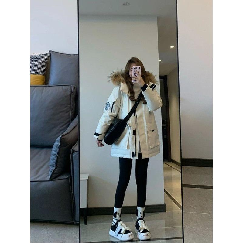 Down and cotton jacket for women in winter 2023, new thick big fur collar cotton jacket, loose and niche couple workwear, overcoming challenges
