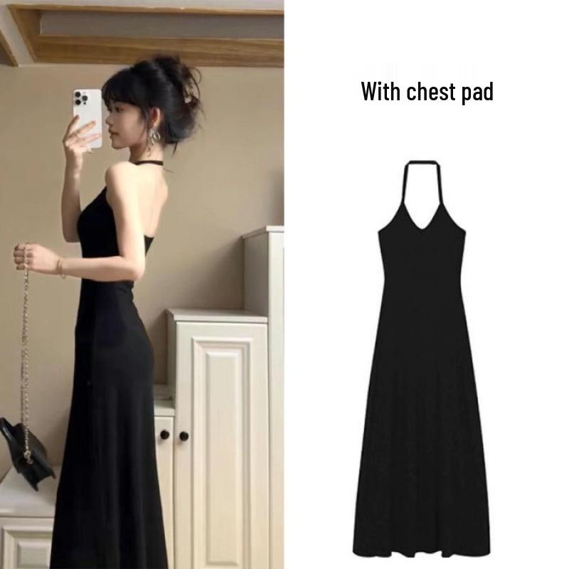 

Black Halter Neck Bodycon Dress with Built-In Bra – Elegant Nightclub Style M (80-100 kg)