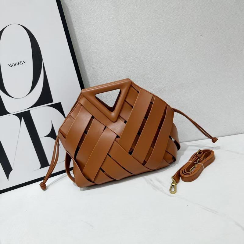 

New vegetable basket woven women s bag inverted triangle magnetic buckle bird cage bag handbag single shoulder messenger bag 28 * 25 * 13CM (ordinary no words) коричневый