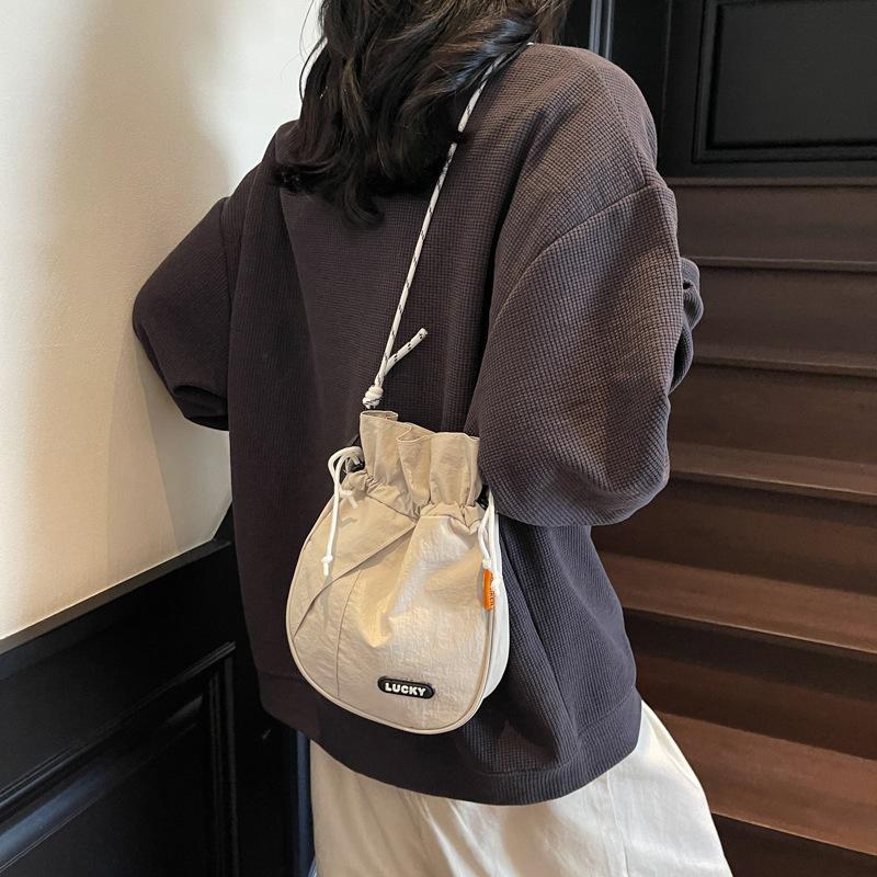 Popular Lightweight Fashion Mobile Phone Bag Spring and Summer New Trend Drawstring Messenger Bag Simple Small Satchel Mini