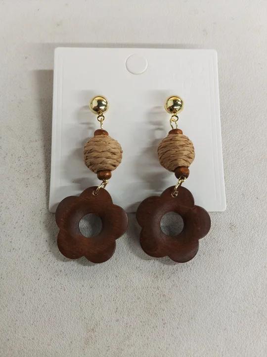 Boucles d'oreilles clous rondes en bois de raffia à aiguille d'argent boucles d'oreilles tendance simples à tempérament unique boucles d'oreilles de niche haut de gamme