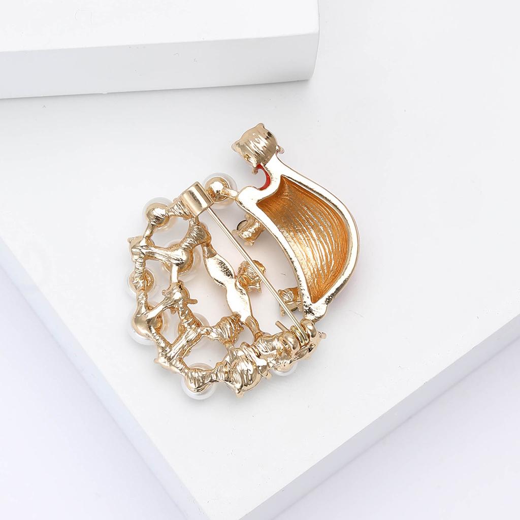 Christmas Classic Rhinestone Santa Claus Brooch for Women Pearl Character Pins Event Party New Year Gifts Decoration Accessories