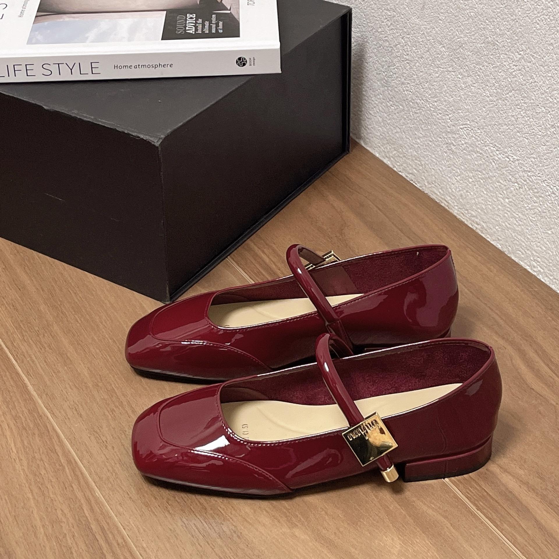 

Весна 2025 новые красные туфли Мэри Джейн, высококлассные туфли из мелкой кожи с неглубоким вырезом, женские туфли 39