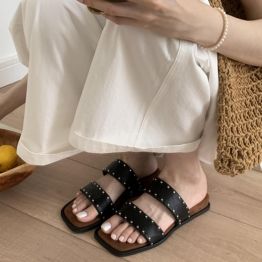 2025 Rivet Slippers Summer Casual Simple Cross Sandals Wear Retro Half Drag Casual Women's Shoes One Pedal