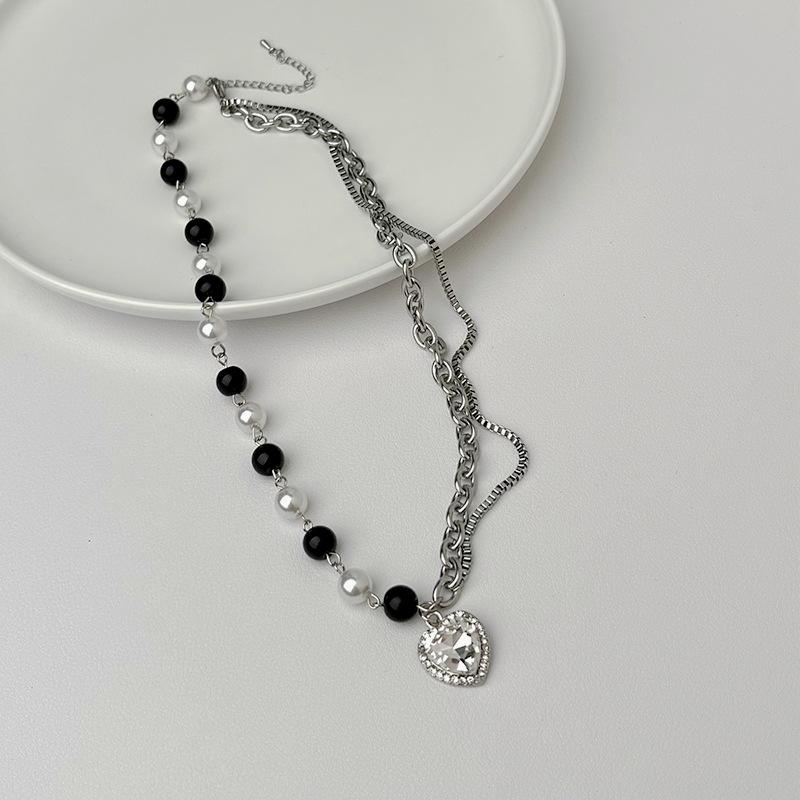 Black and White Pearl Splicing Two Pieces of Love Necklace, Female Tide Niche Design, Sweet and Cool Style Collarbone Chain, Sweater Chain Accessories