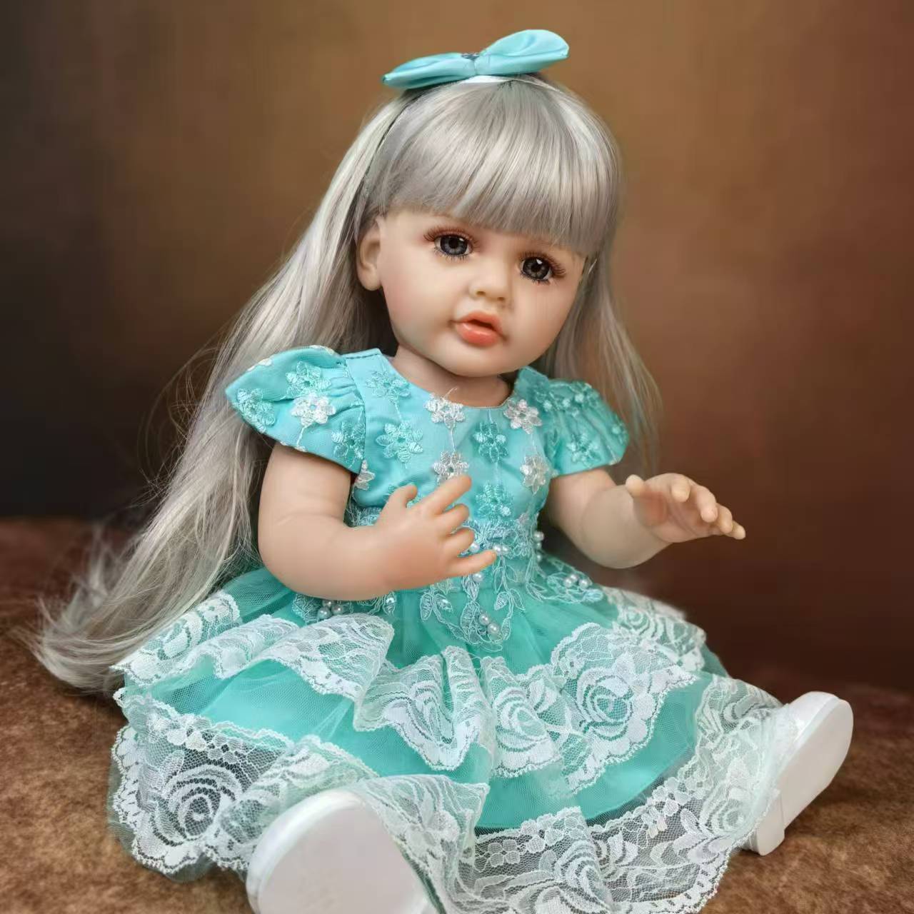 Модная кукла Reborn Baby Doll с серыми волосами — фото 4