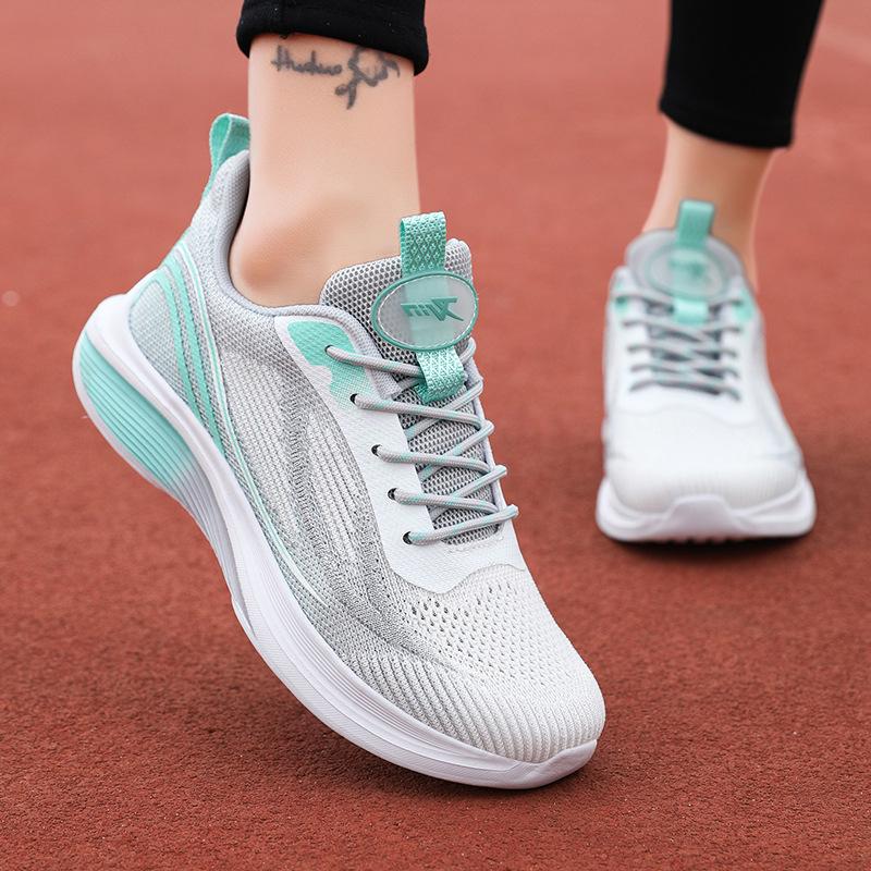 

New mesh running shoes, comfortable and lightweight soft-soled sports shoes in spring and autumn, youth casual single shoes 45