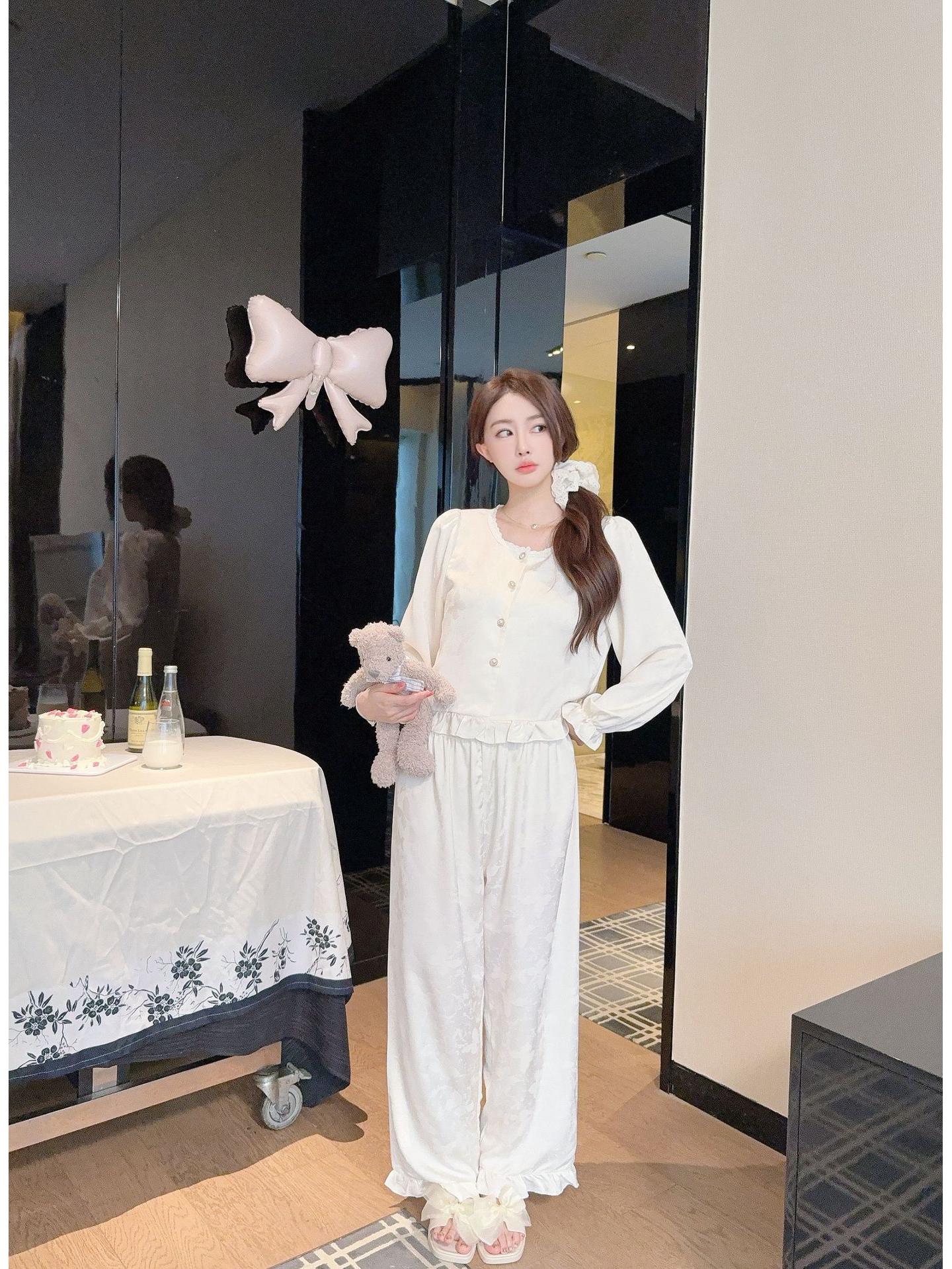 

Женский пижамный комплект с длинными рукавами и кружевной отделкой, жаккардовый, из ледяного шелка, однотонный, осень 2025 L