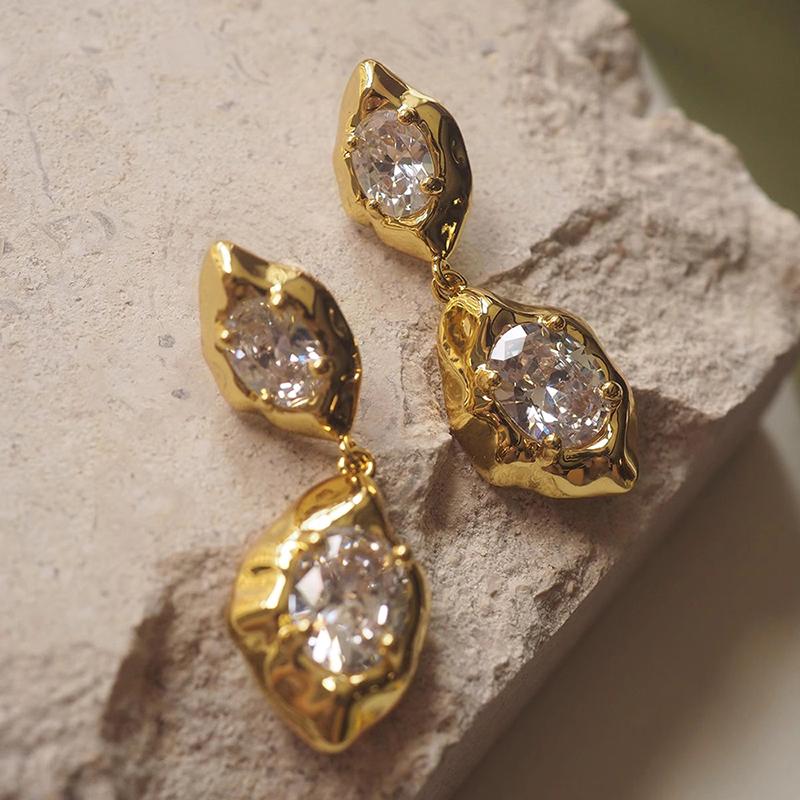 

Huitan Modern Fashion Irregular Dangle Earrings for Women Gold Color Sparkling Oval CZ Temperament Lady Drop Earrings OL