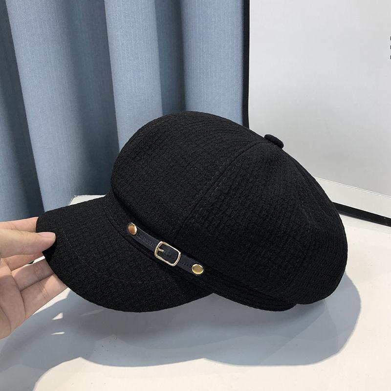Black And White Classic Women'S Berets Woven with Exquisite Craftsmanship, Fashionable Embossed Beret Style,  And Fashionable Berets for Women