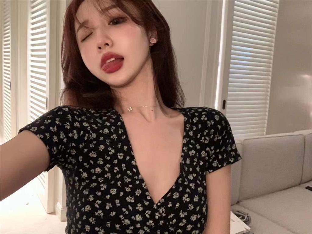 American Retro Floral V-Neck Slim Cropped Short-Sleeve Women's Top for Summer