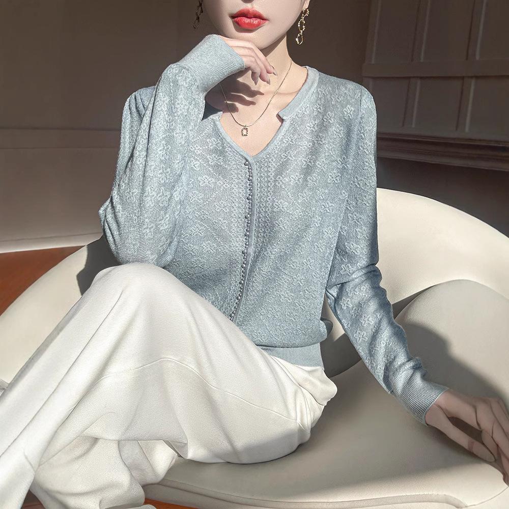 

Spring and Autumn Women s V-neck Lace Cutout Pearl Button Sweater Top Base XL бежевий