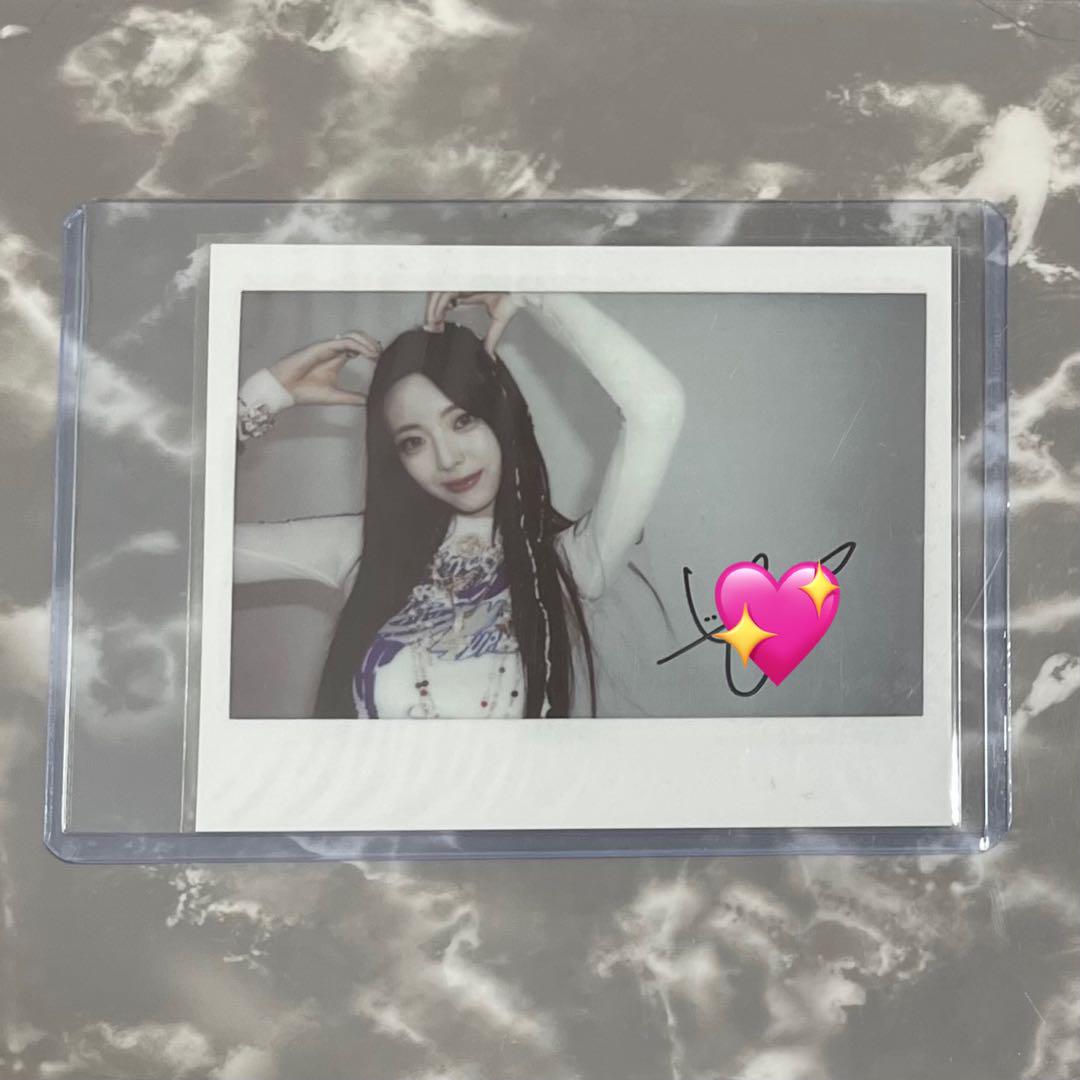 

[USED] ITZY Yuna autographed photo card