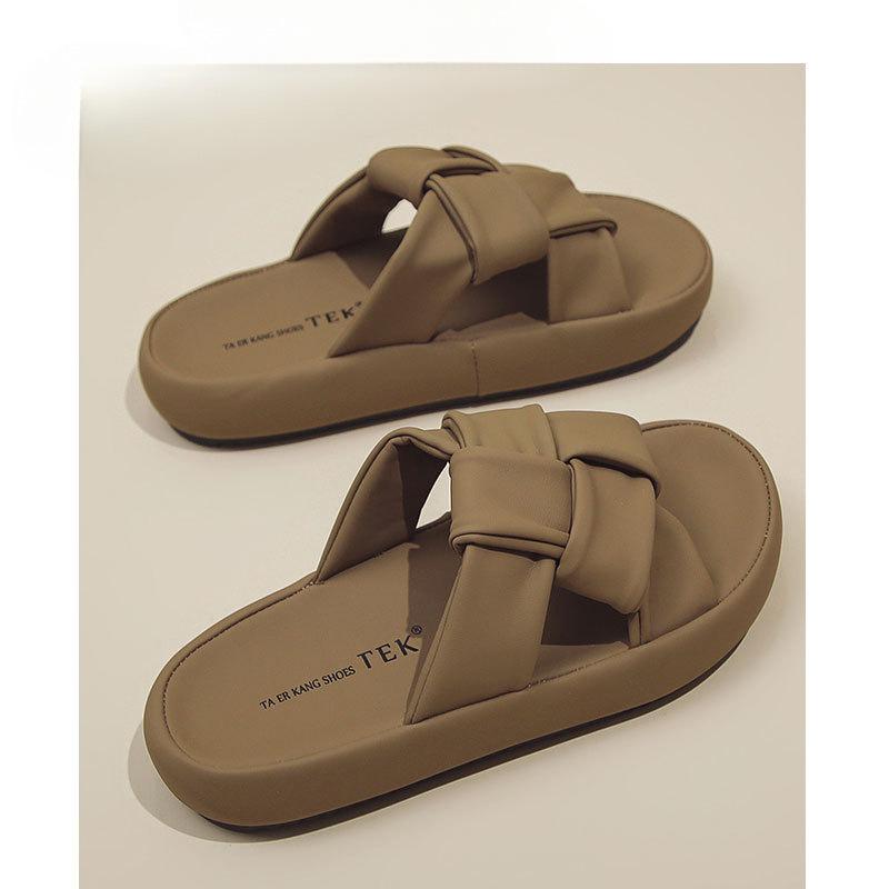 Slippers women's summer wear 2025 new casual pregnant women's non-slip thick-soled beach sandals French high-end one-word