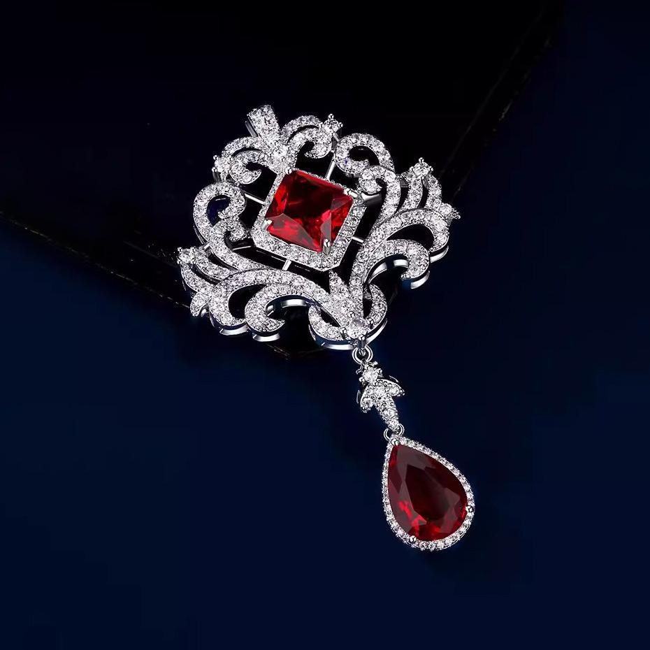 Smaragdkristall Retro Hofstil Luxus Brosche Anstecknadel für Damen