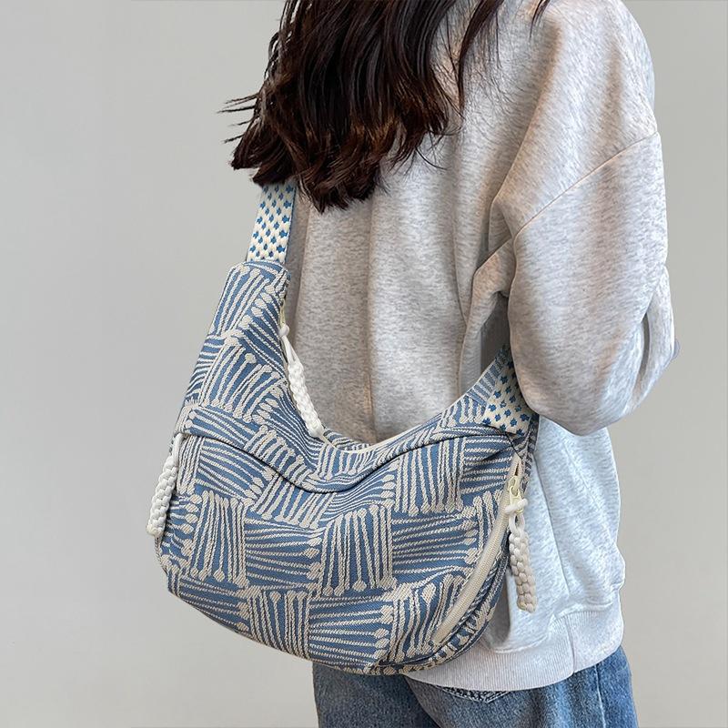 

Bag women s new women s bag summer shoulder messenger bag large capacity lightweight sports dumpling bag