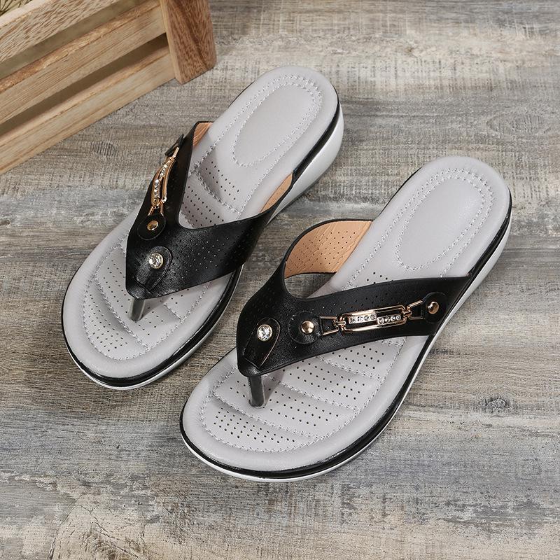 Sommer 2024 Damen Übergröße Keilabsatz Flip-Flops mit Metallschnalle - Lässige Europäische & Amerikanische Style Strand Sandalen