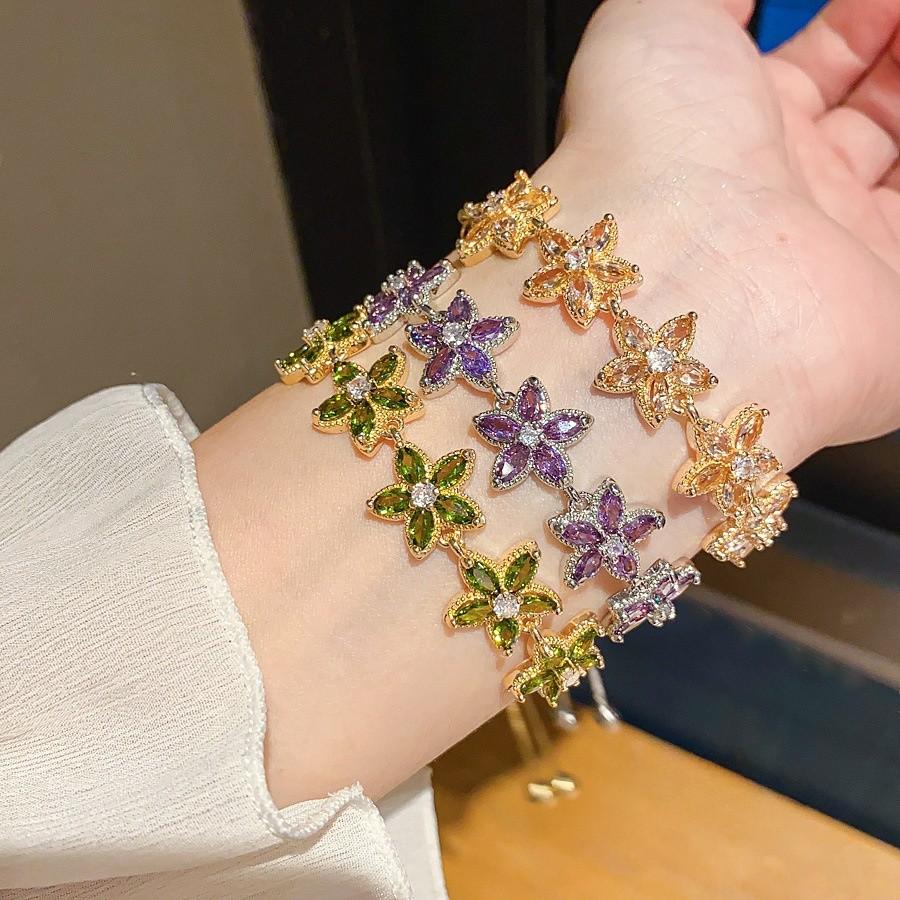Elegant Zircon Flower Pendant Bracelet With Adjustable Chain For Womens Fashion Accessory