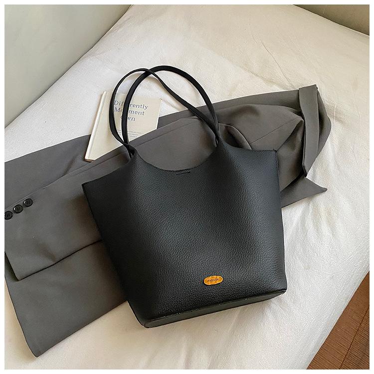 

Casual underarm bag women s new winter shoulder bag niche commuting large-capacity soft leather women s bag