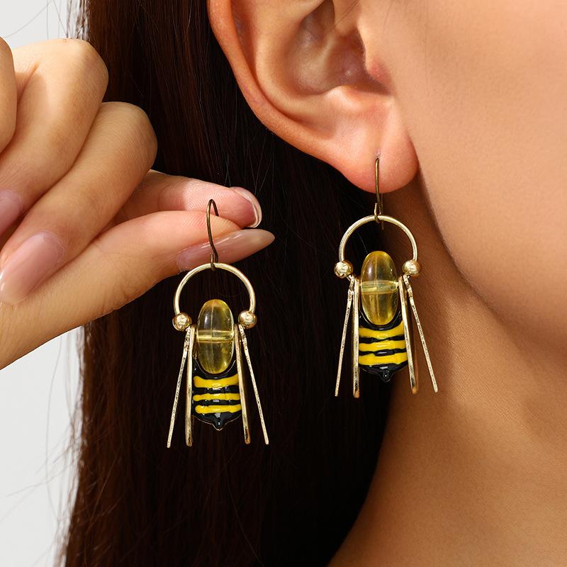 Винтажные Металлические Серьги-Животные в Форме Капли Воды с Имитацией Жемчуга для Женщин Изысканные Высококлассные Украшения Праздничные Подарки