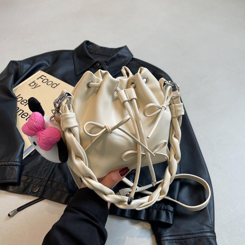 

IELGY Сумка-тоут с бантом, мягкая кожаная плиссированная сумка-ведро с косым креплением на одно плечо белый