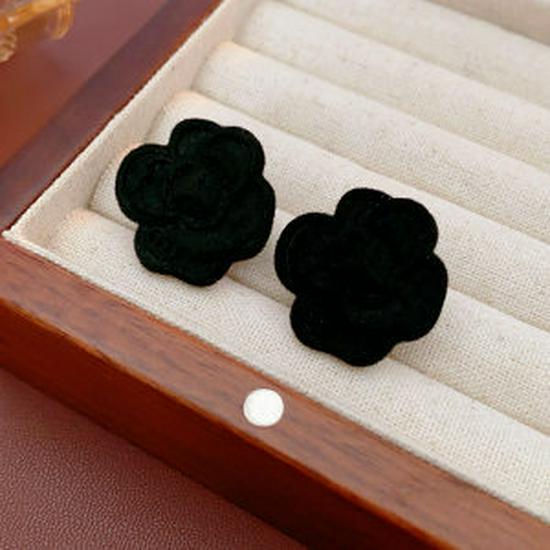 Silver Needle Red Snowflake Bow Pompon Stud Earrings - Retro & Luxurious, Ideal for Autumn/Winter