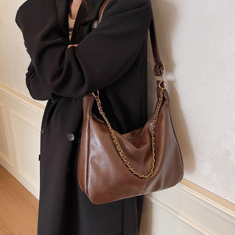 Large-capacity Retro Bag Women's Autumn and Winter Leisure 2025 New Niche Design Chain Messenger Bag Commuter Tote Bag