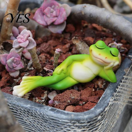 Resin Garden Statues Micro Landscape Ornament, Mini Frog Violin Playing Statue, Durable Unique Gardening Scenery Items Waterproof Hand-Painted