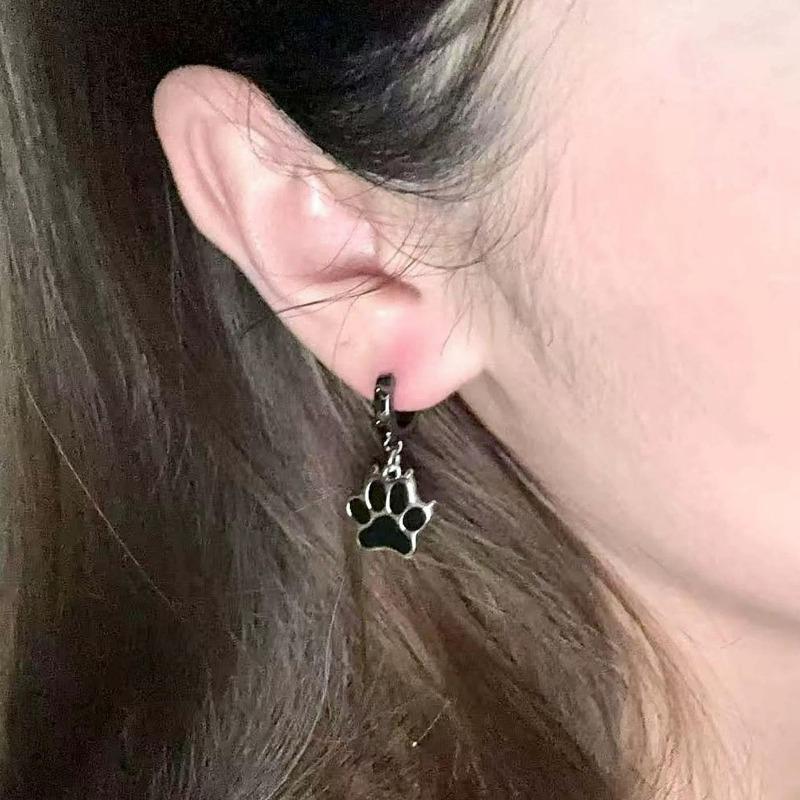 New Gothic Y2K Aesthetic Rivet Earrings Punk Kawaii Cat Paw Hoop Earrings for Women Grunge Jewelry Korean Fashion Cute Earrings