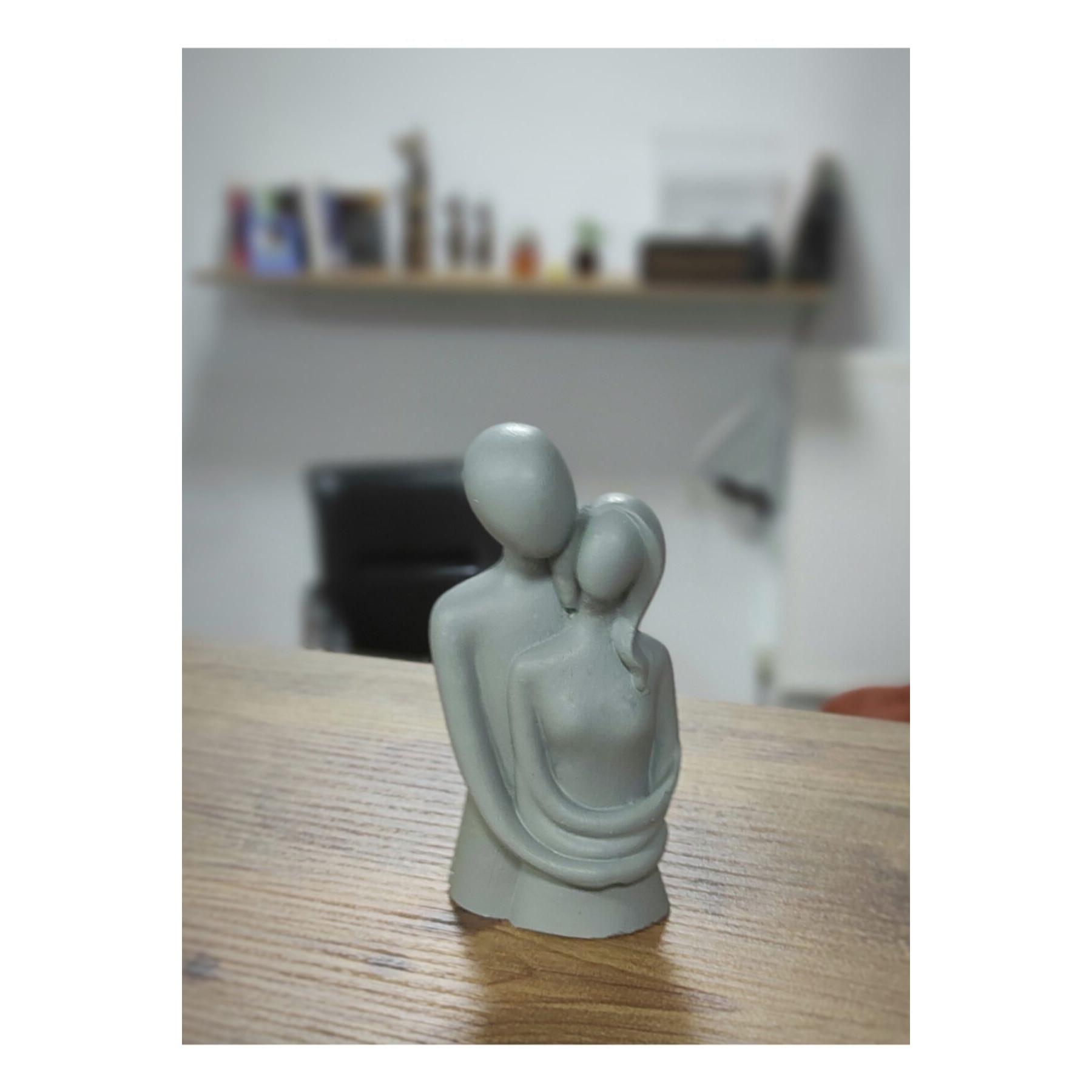 

Статуэтка FLQUE «Объятия дорогих влюбленных»