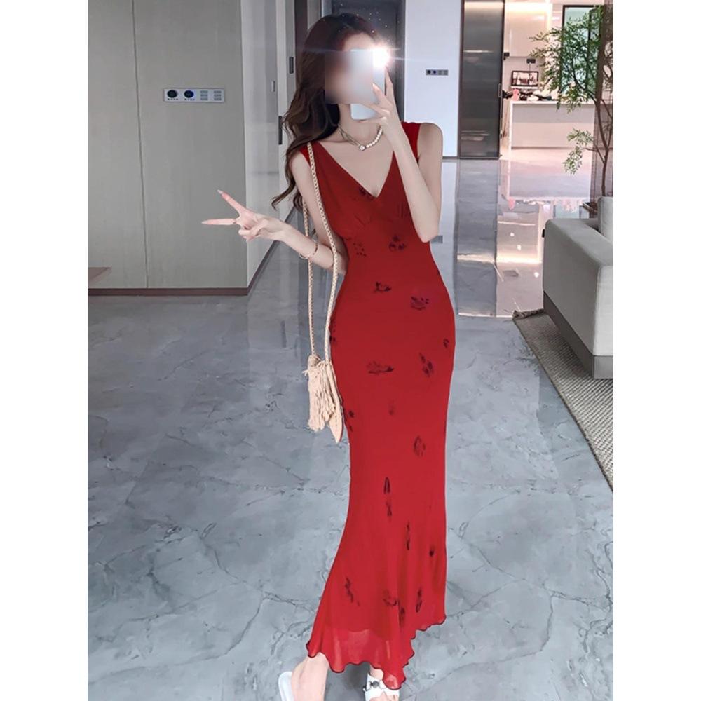 Sleeveless V-neck Red Dress, Children's Summer High-end Suspender Waist Temperament Vacation Long Skirt