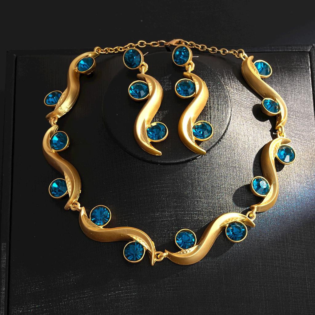 Módní šperky pro dámskou sadu