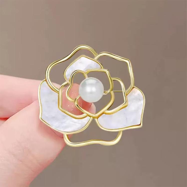 Exquisite High-End Schmetterlingsbrosche für Damenmode - Elegante Corsagen-Nadel & Kleidungsaccessoire