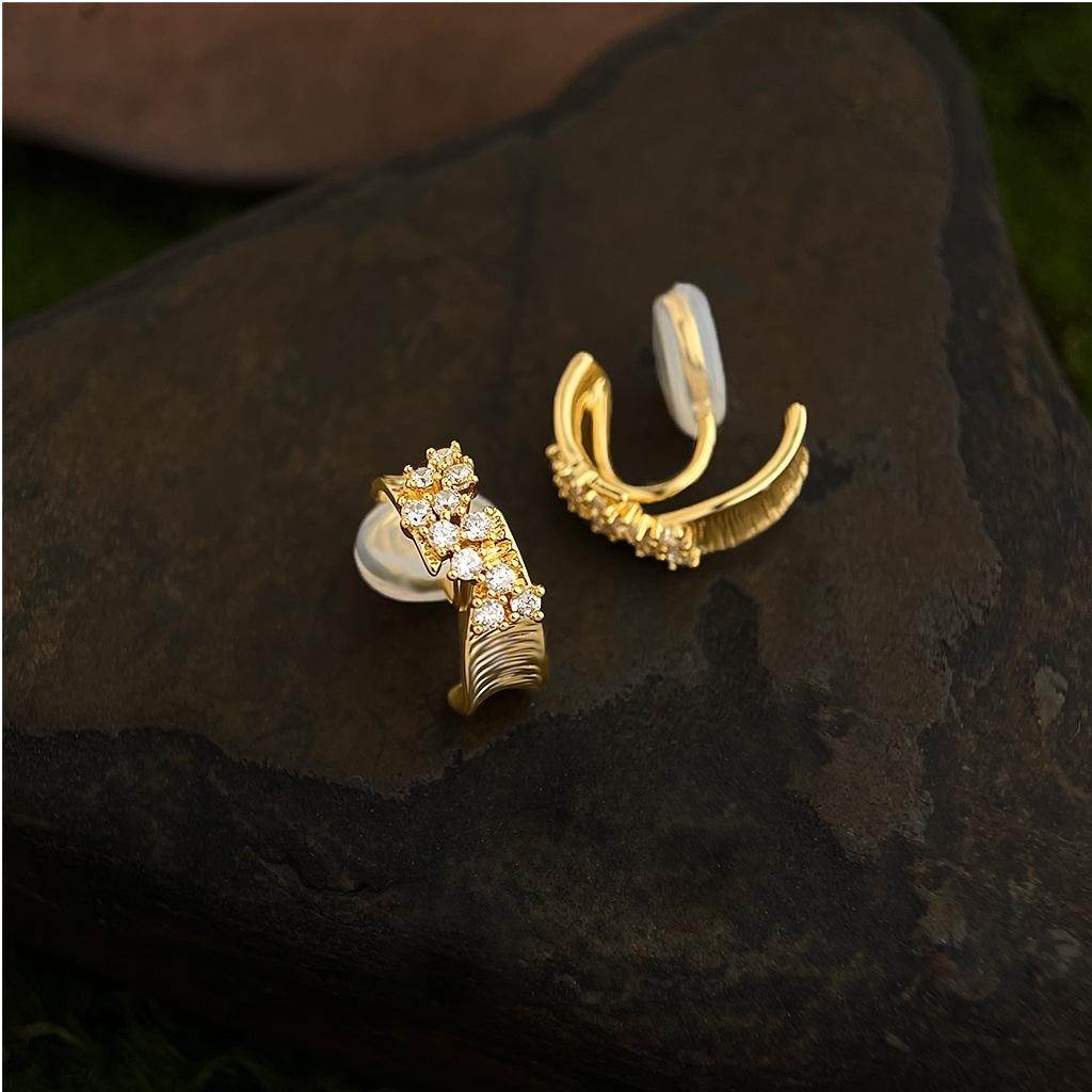 

18k Gold-Plated Geometric Textured Zircon C-shaped Earrings - Elegant High-End Design for Women