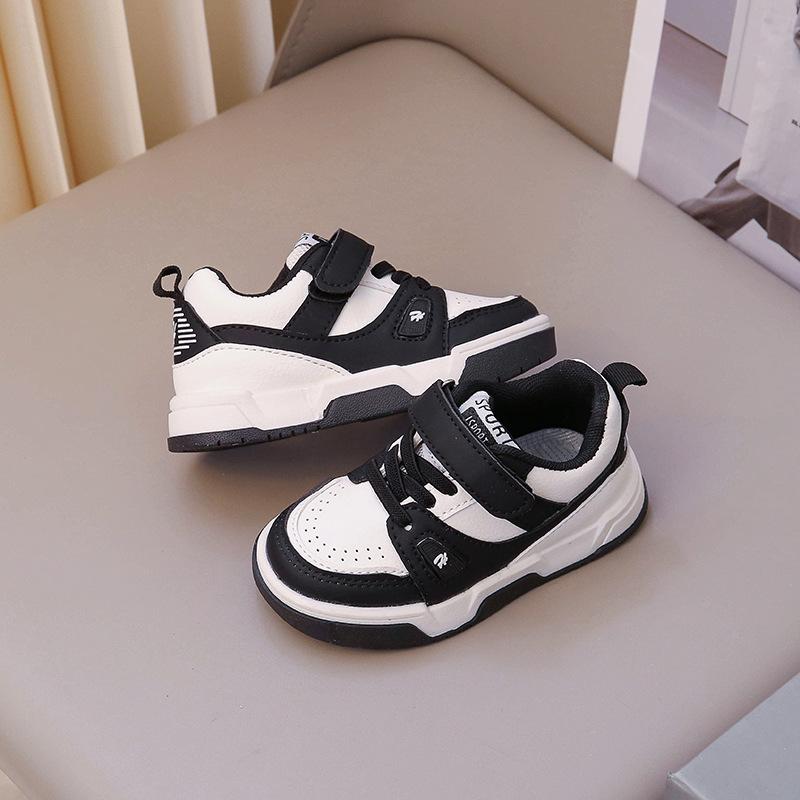 Children's board shoes 2025 soft sole lightweight non-slip small middle-aged children's leather surface versatile sports and leisure shoes