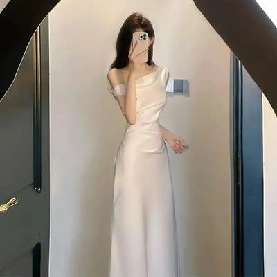 Robe Longue d'Été Style Français Haut de Gamme à Col Bateau Décalé Épaule Asymétrique avec Ceinture et Hanches Satin Acétate Nouvelle