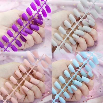 24ks/sada DIY Quick Nails Dlhé Matné Matné Matné Umelé Nechty Viacfarebné Prúžky Hotové Nosenie Manikúra
