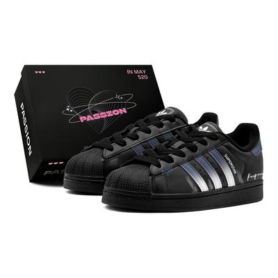 Încălțăminte unisex – Adidaşi