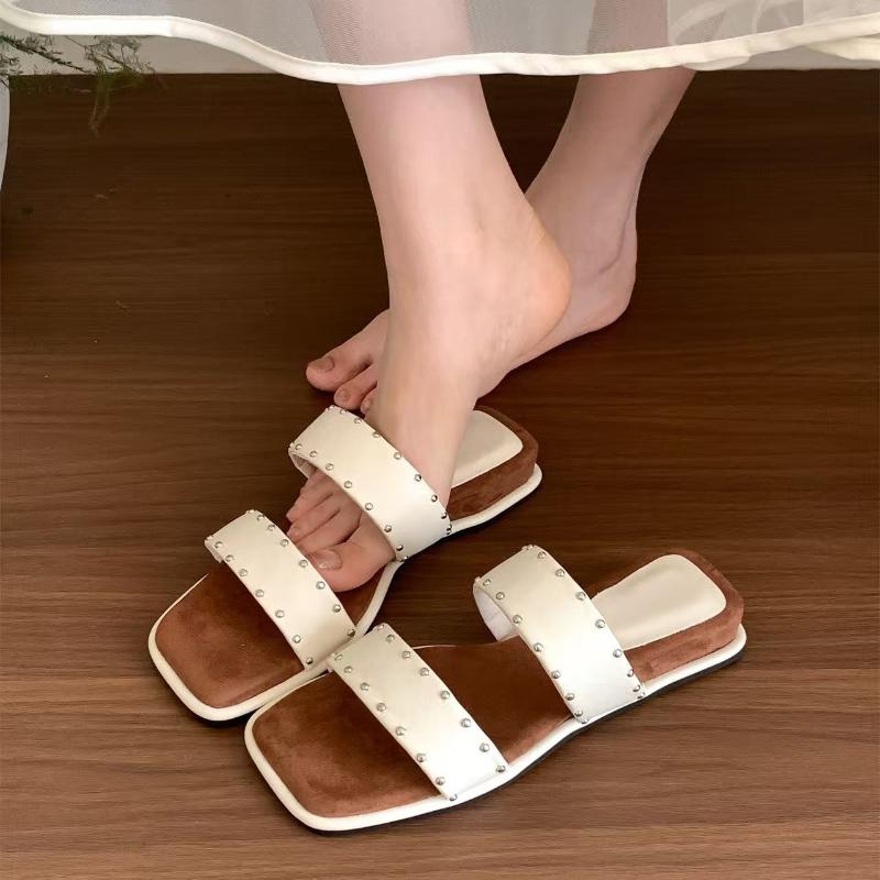 Fashion French Retro Rivets Slippers for Women Summer Outside Wear Flat Bottom Slides Seaside Holiday Leisure Beach Sandals