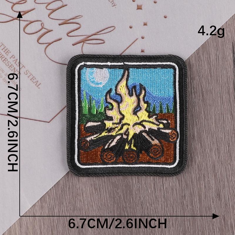 

Вышитая нашивка «Костер» — круглая этикетка из ткани для самостоятельной одежды и аксессуаров