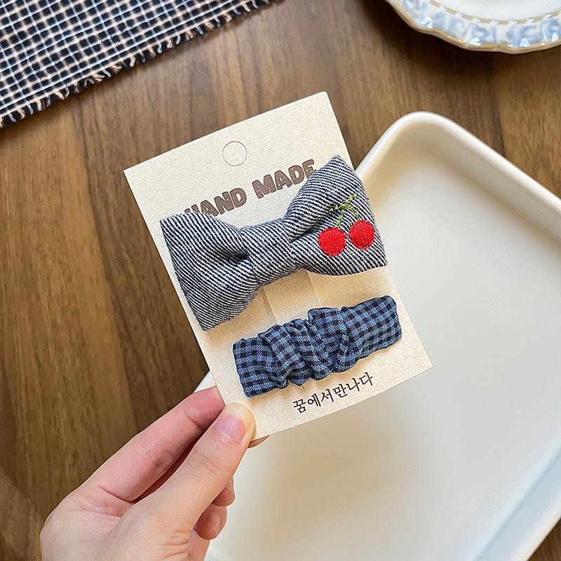 Koreanische Kinder Haarspange mit gestickter Blume - Süße Pony- & Seitenklammer