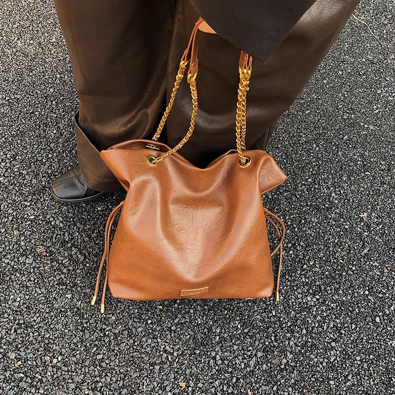 Drawstring Chain Fashionable Tote Bag, Large-capacity Commuting Lucky Bag, Elegant Single-shoulder Large Bag