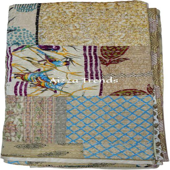 Aizza Trends Handgefertigte Patchwork- und Patola-Arbeit Kantha-Quilt aus reiner Baumwolle - Traditionelle indische Tagesdecke - Vintage Baumwollseide Sari-Quilt
