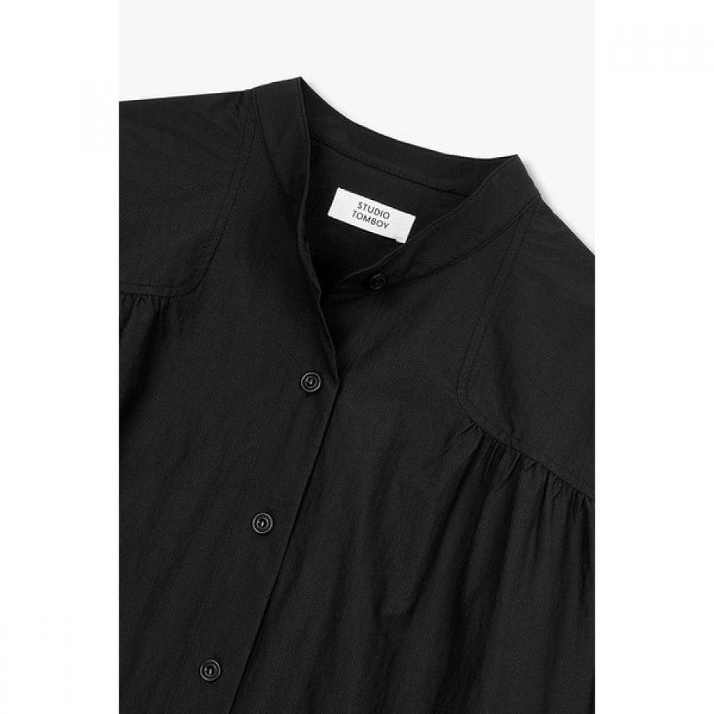 STUDIO TOMBOY Shirring Henley Neck Blouse Model  9105321114ar