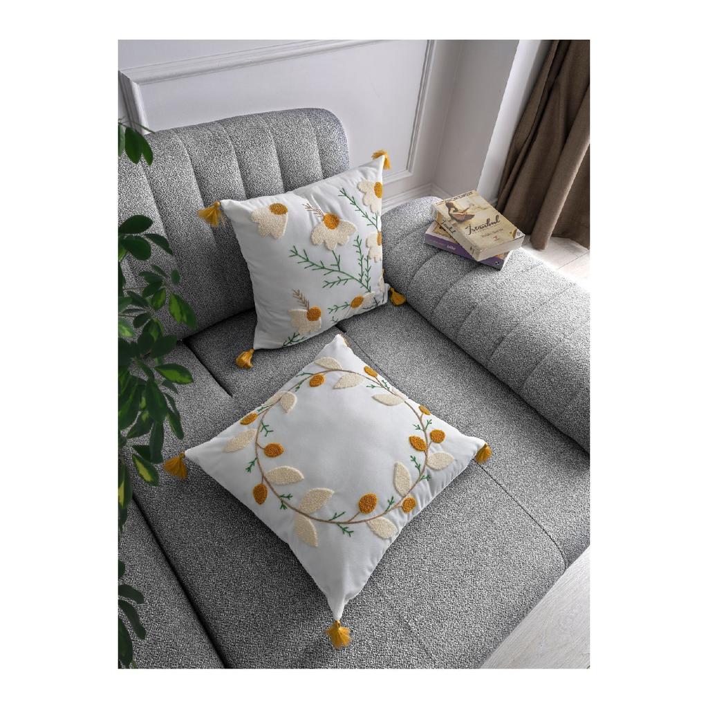 Weißer Stoff mit Stickerei, 2 Kissenbezüge