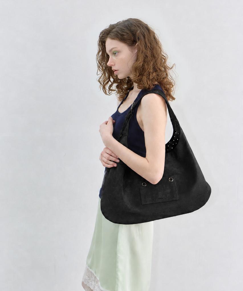 Leterie Buckle Reversible Shoulder Bag_Satin Black