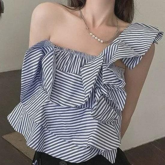

Женский летний топ в полоску с открытыми плечами: Короткие рукава, оборки по краям, молодежный стиль. Extra Large