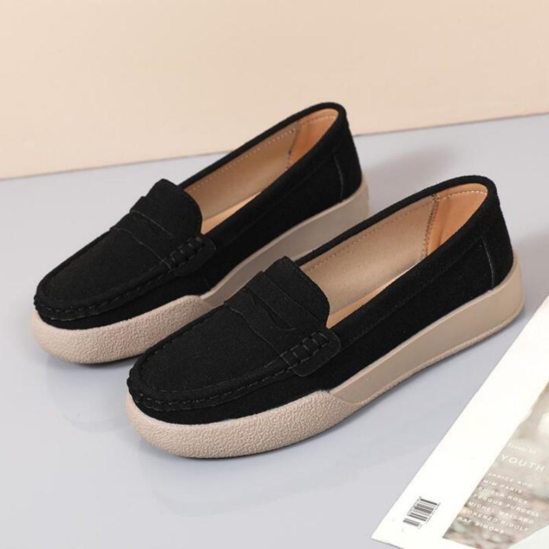 The new women's loafers are comfortable and lightweight. Women's spring and autumn casual leather shoes, flat shoes, large size